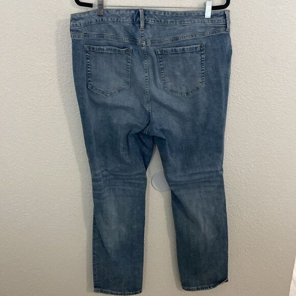 TORRID- boyfriend straight- distressed mid rise jeans- Size 18 - Picture 6 of 7